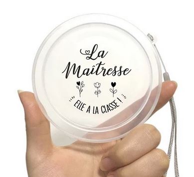 Idees De Cadeaux De Fin D Annee Pour Collegue Maitresse Maitre Ou Atsem Charivari A L Ecole